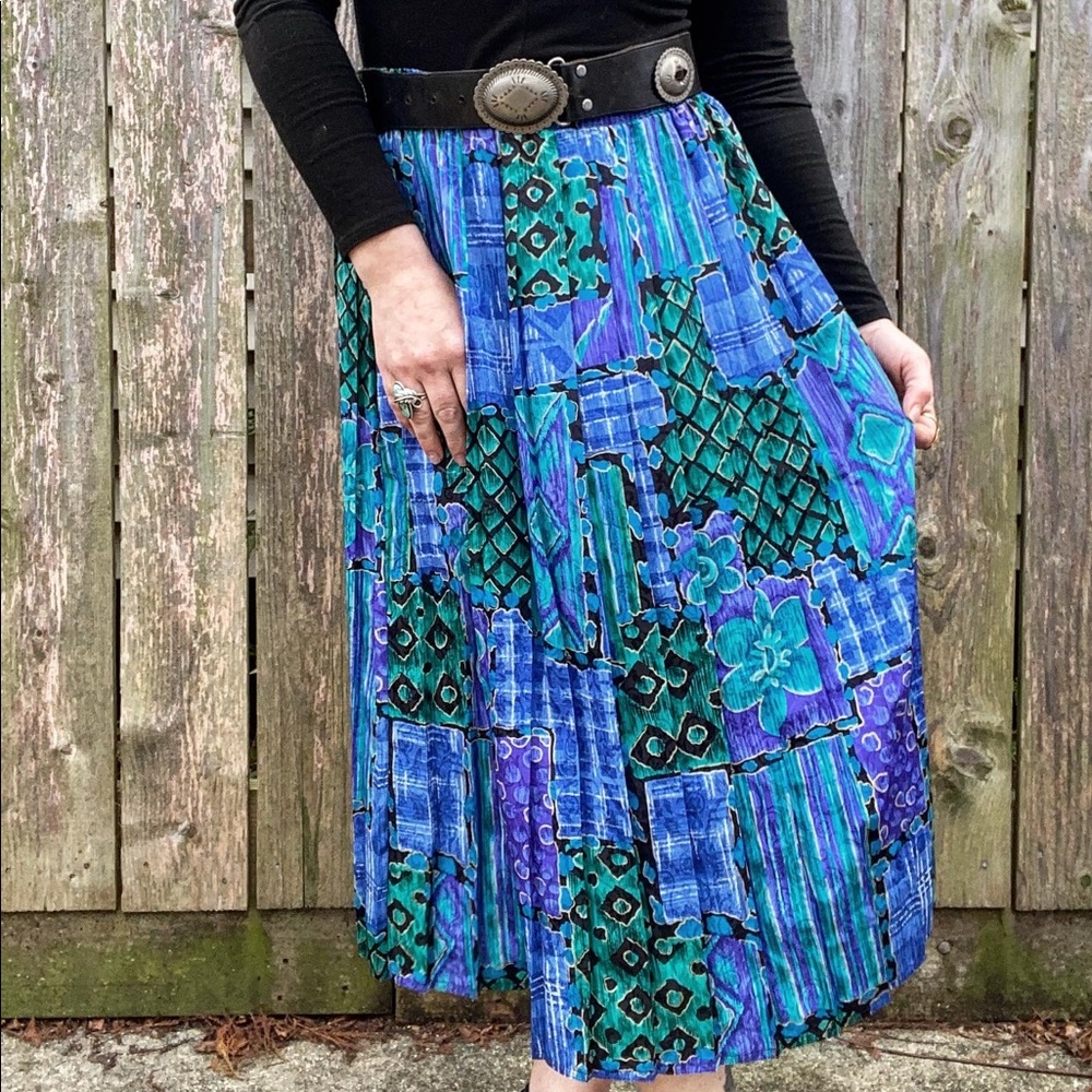 • v i n t a g e • pleated midi skirt